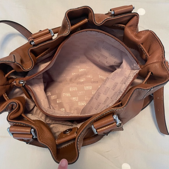 Michael Kors leather handbag w/matching wallet - Picture 6 of 16